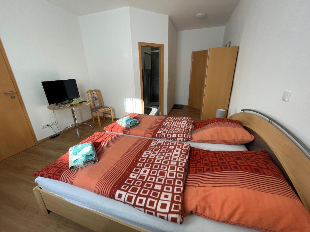 Hotel Zur Henne Шмидефельд-ам-Ренштайг Экстерьер фото
